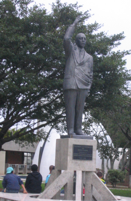Monumento al Político brasileño, en Florianópolis (Santa Catarina)