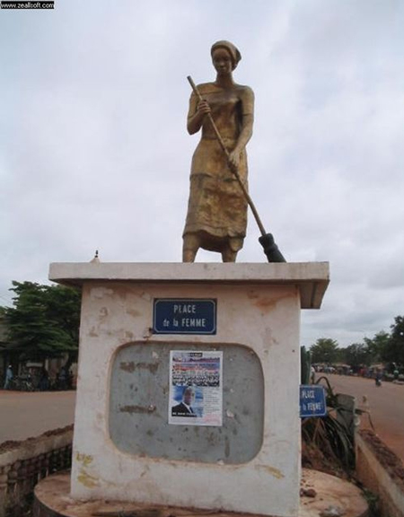 Monumento a la mujer en Marruecos Monumento a la mujer