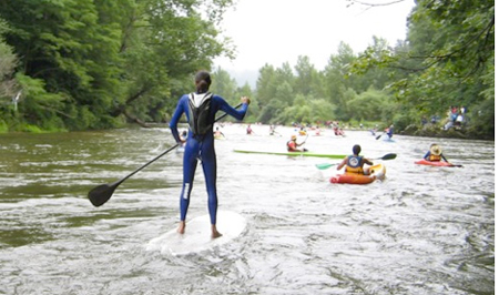 Un surfista en el descenso del Sella ... Un surfista en el descenso del Sella ...