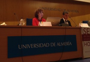 La gerente anfitriona Carmen Caba y el Rector Carmelo Rodriguez