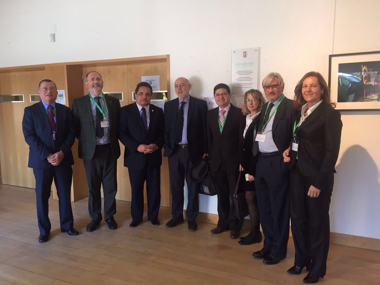 De izquierda a derecha